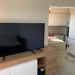 Appartement T2 Dans Résidence Calme Avec Piscine, Mandelieu